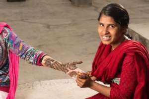 Laxmi is an expert at Mehndi