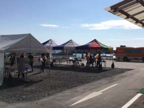 Young people helping the event of the arcade