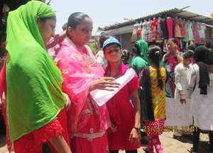 Girls collect Signatures during Rally