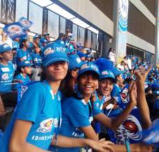 Girls enjoy at live cricket match!