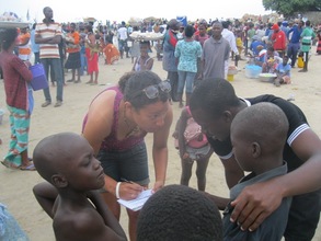 Interviews at the fishing shore by volunteers