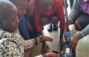 Connecting the power supply to the water pump