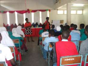Local health experts speak to Kisa Scholars