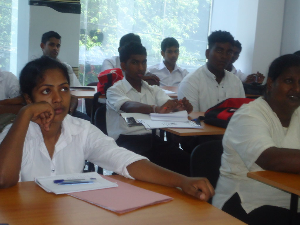 Job training for young people in Sri Lanka