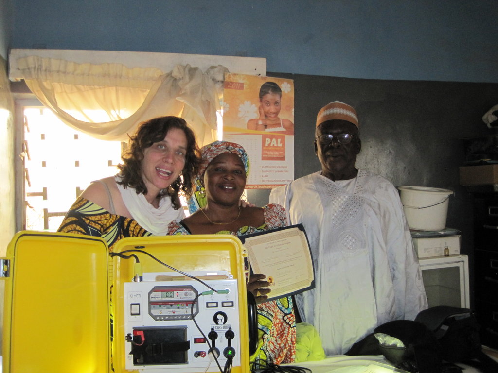 Health Care Staff Receiveing Suitcase Certificate