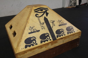 Pyramid tiki top