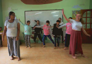 Visitors Use Dance as Learning Teachnique
