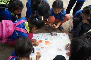 1st Grade Students Collaborate on a Project