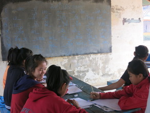 students practice Thai language together in the AM