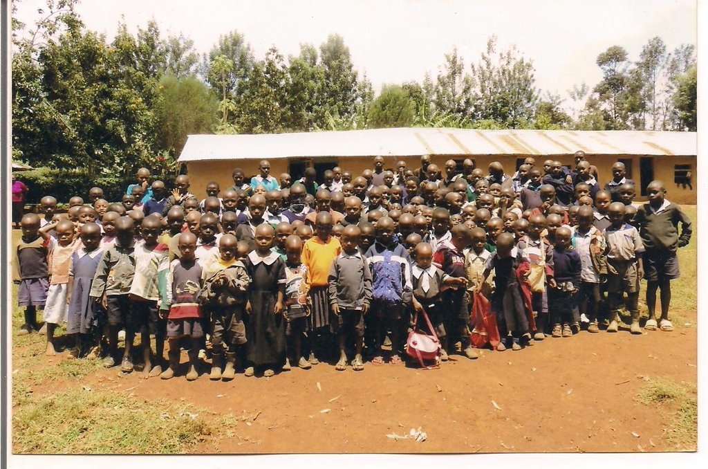 Assisting over 1000 poor people in kenya