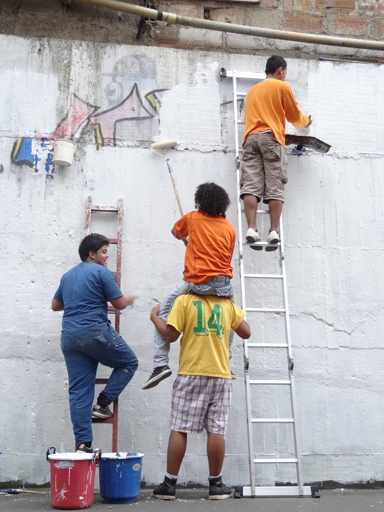 Contribute to build a peace culture in Colombia