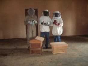 Workshop participants in honey harvesting outfit