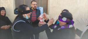 Mothers play a game during a workshop