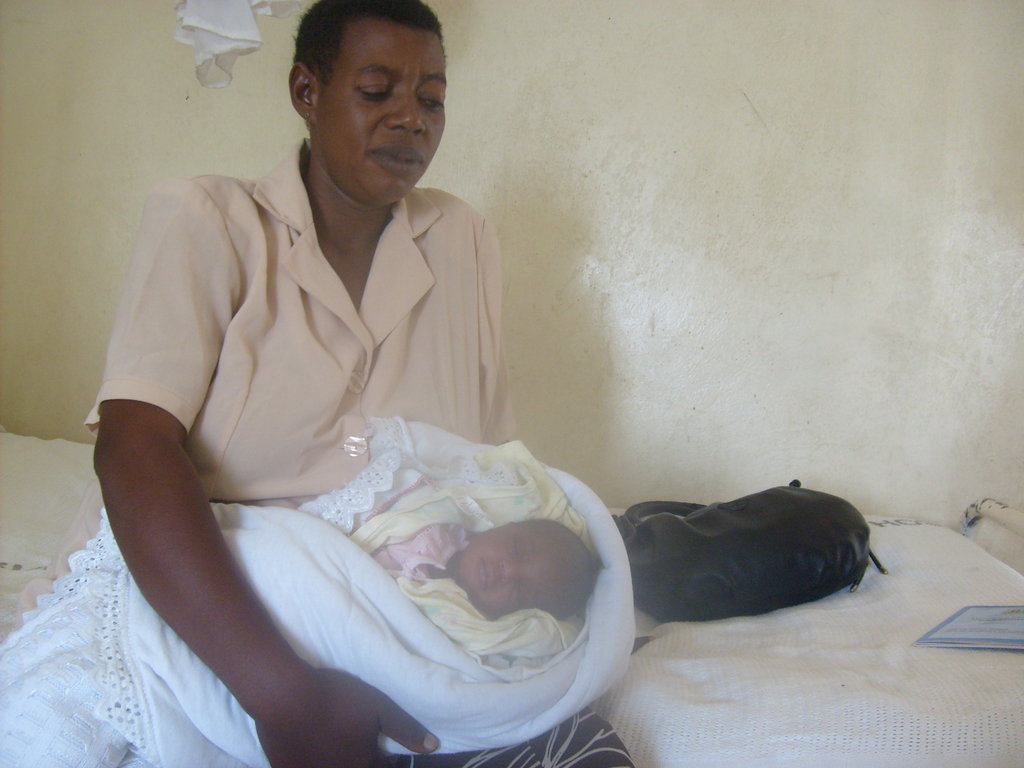 mother saved after being in labor for more than 12