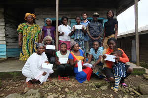 Group Picture: beneficiaries, staff and Chief