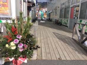 Quiet Temporary Shop Arcade on New Year Days