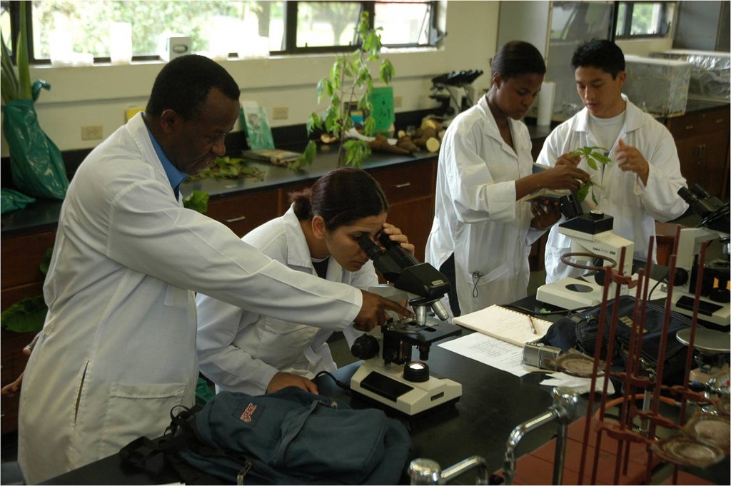 Buy a Dream for a Student at EARTH University
