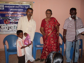 A Target Children is receiving Nutrition food