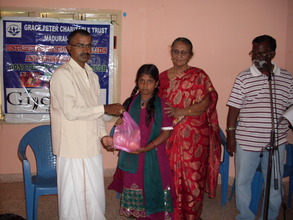 A Target Children is receiving Nutrition food