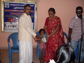 A Target Children is receiving Nutrition food