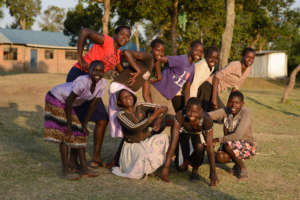 Tareto Maa girls posing