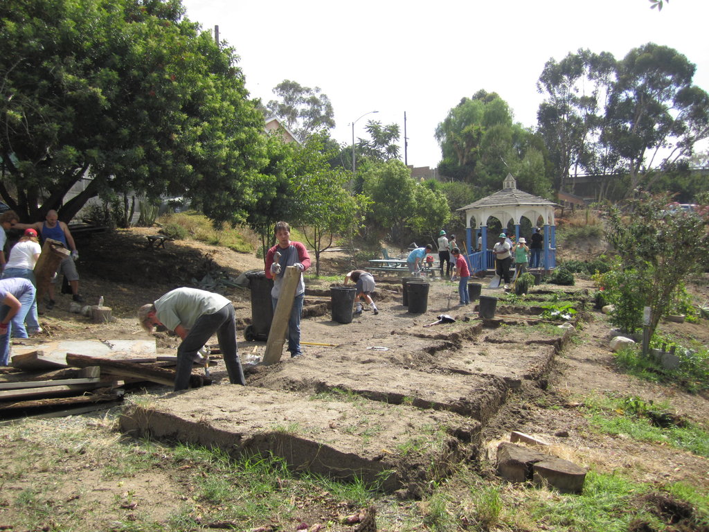 Build a Community Garden and Urban Farm in East LA