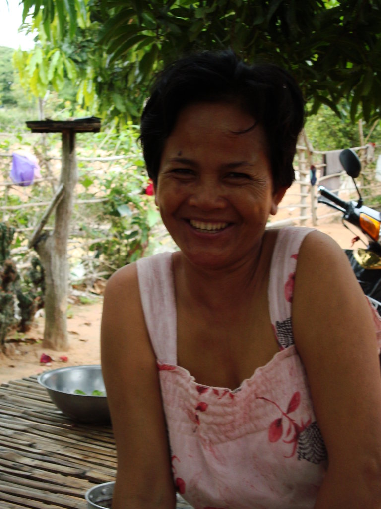 Train midwives to help 4600 children in Cambodia