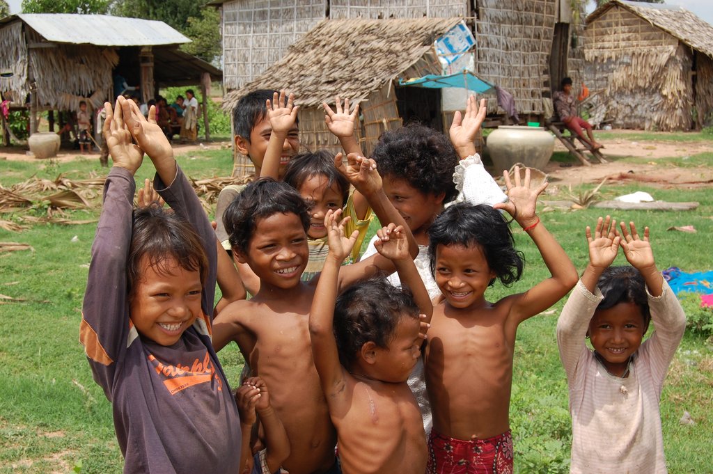 Train midwives to help 4600 children in Cambodia