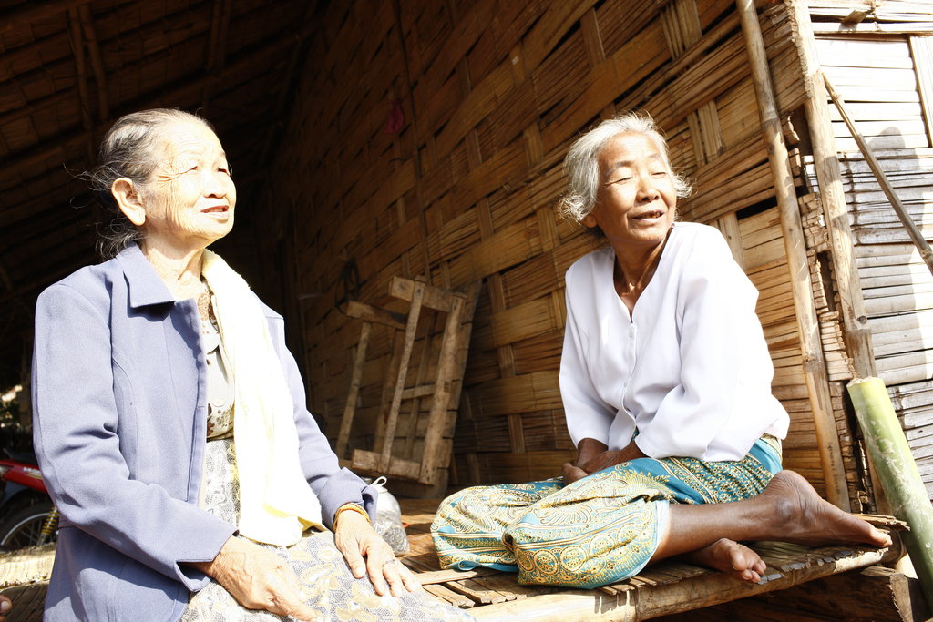 Solar lighting for 600 Burmese Refugees - Thailand