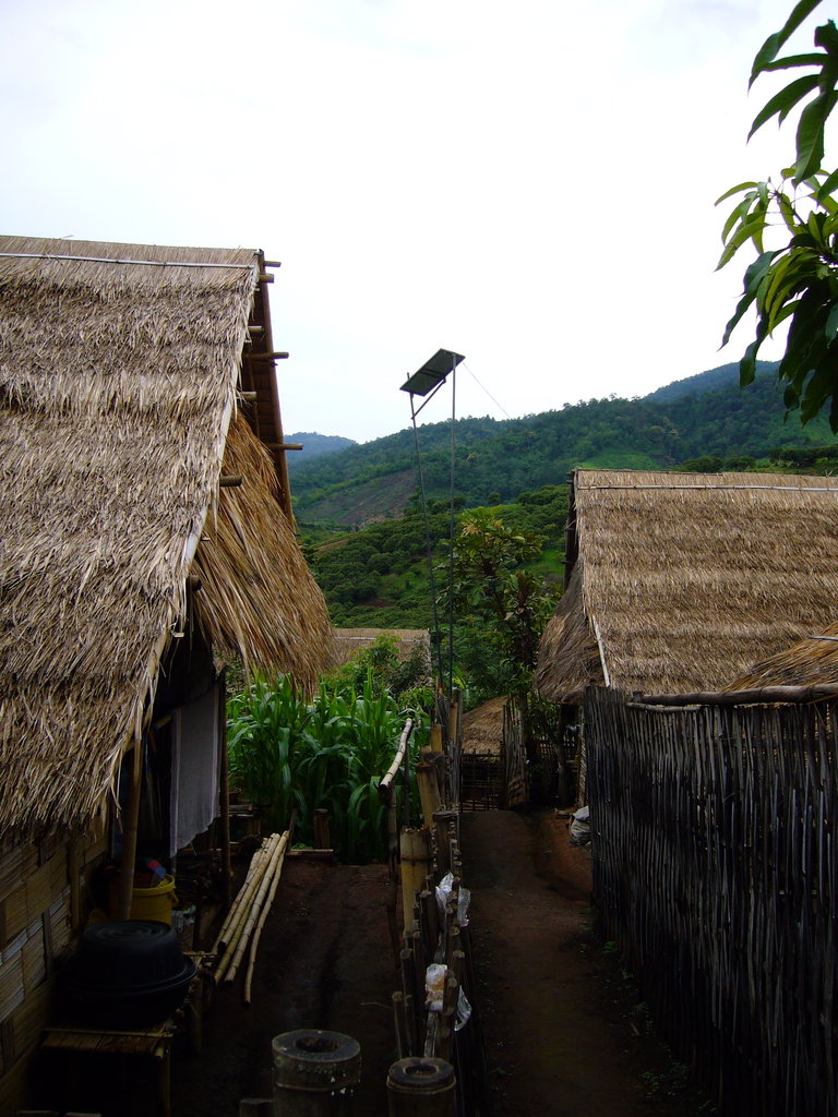 Solar lighting for 600 Burmese Refugees - Thailand