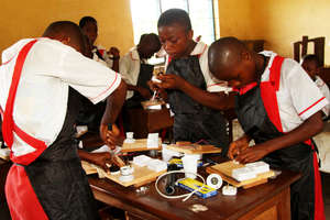 MIND kids from Abuloma on their circuit project