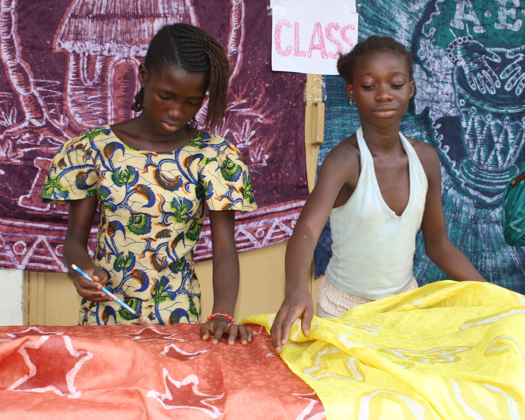 Arts Training for 50 Orphaned Youth in Kroo Bay