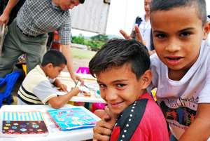 Children at Compartir Mobile Library Project