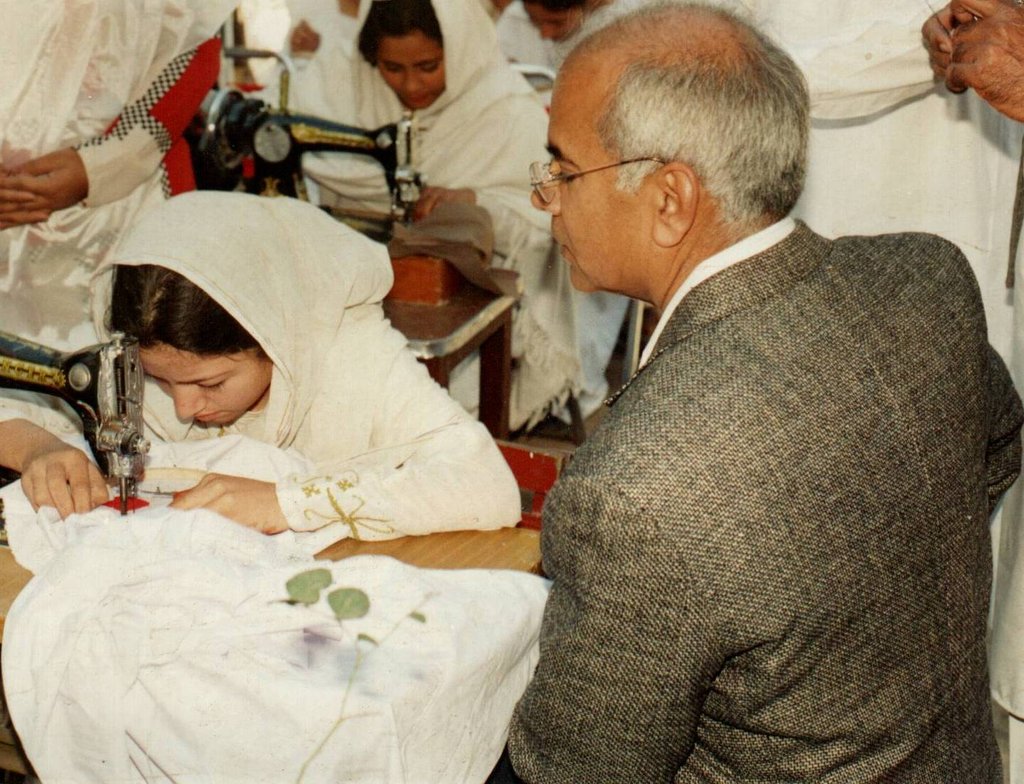 Send 2000 Children in Pakistan to School