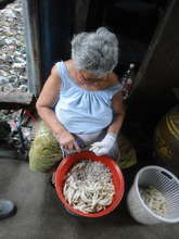 Preparing chickens feet to sell