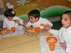 Kids Eating
