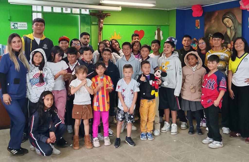 Javeriana Team with the Children from the Afternoo