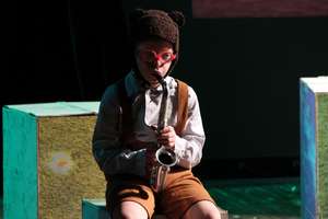 Anton, performing Nephew