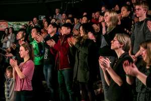 Standing ovation from Cirque du Soleil artists