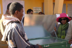 Explaining the solar box cooker