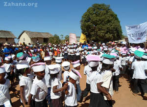 Students welcoming the guests