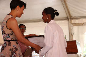First Lady presenting certificate to Health Worker