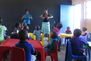 Singing itsy bitsy spider with new students