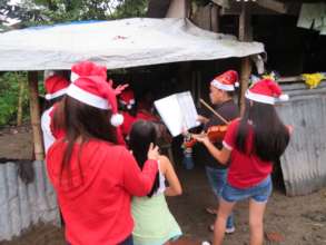 Midwives " Caroling" patients in the Philippines