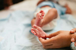 Newborn tiny feet