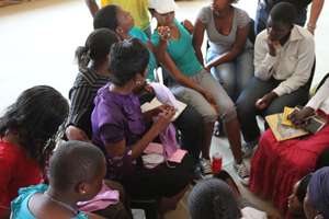 A Community Circle discussion in Bergnek