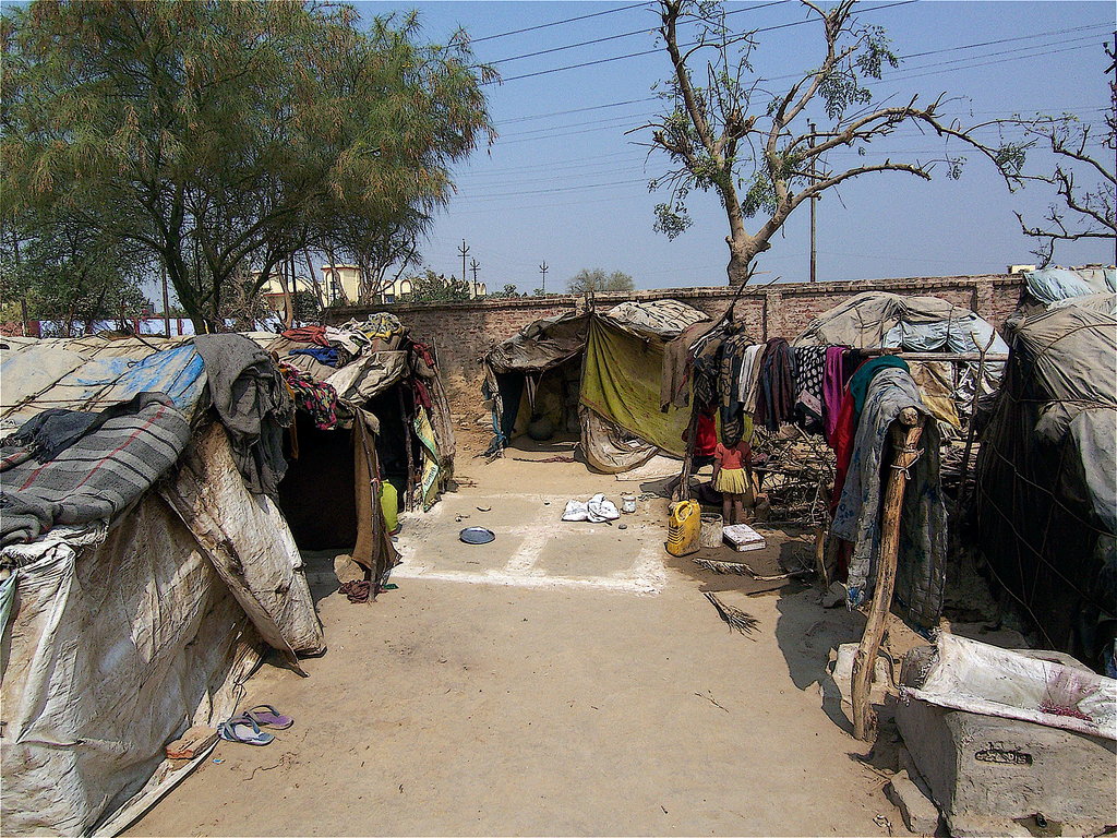 New Year's gifts for 4800 street kids in India