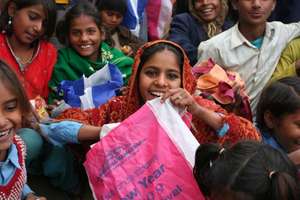New Year's gifts for 4800 street kids in India