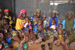Mothers and children in Niger receive Plumpy'Nut