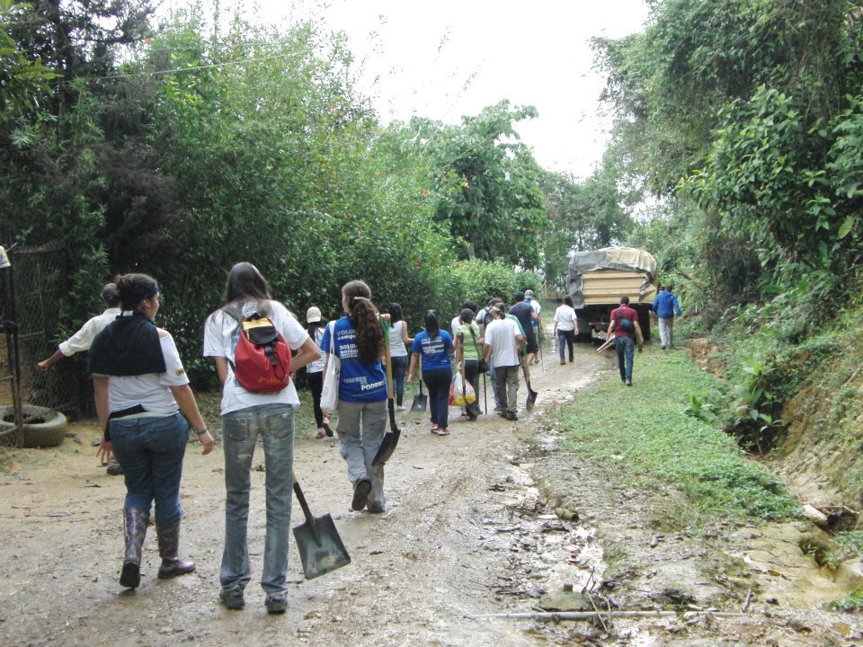 First visit of volunteers in Charavalle